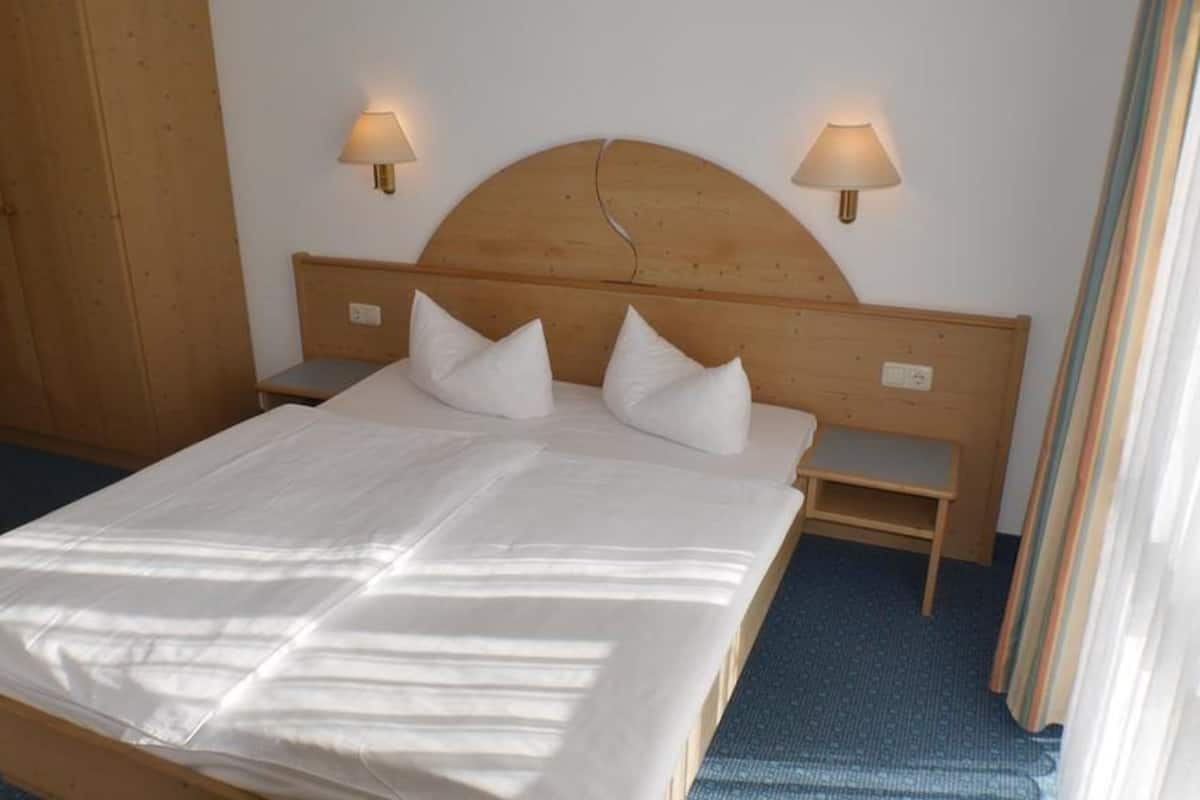 Cribs (surcharge), rollaway beds (surcharge), WiFi (free)