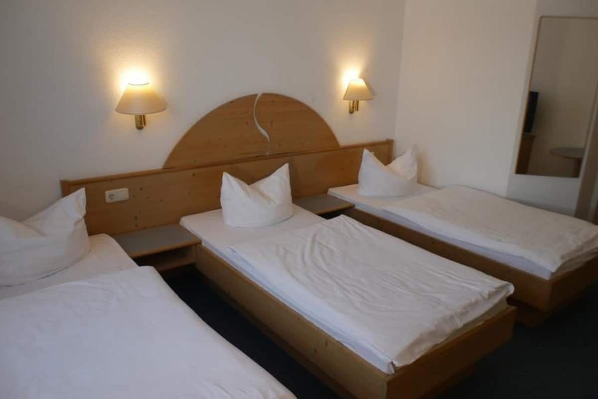 Habitación triple | Cunas, camas extra y wifi gratis
