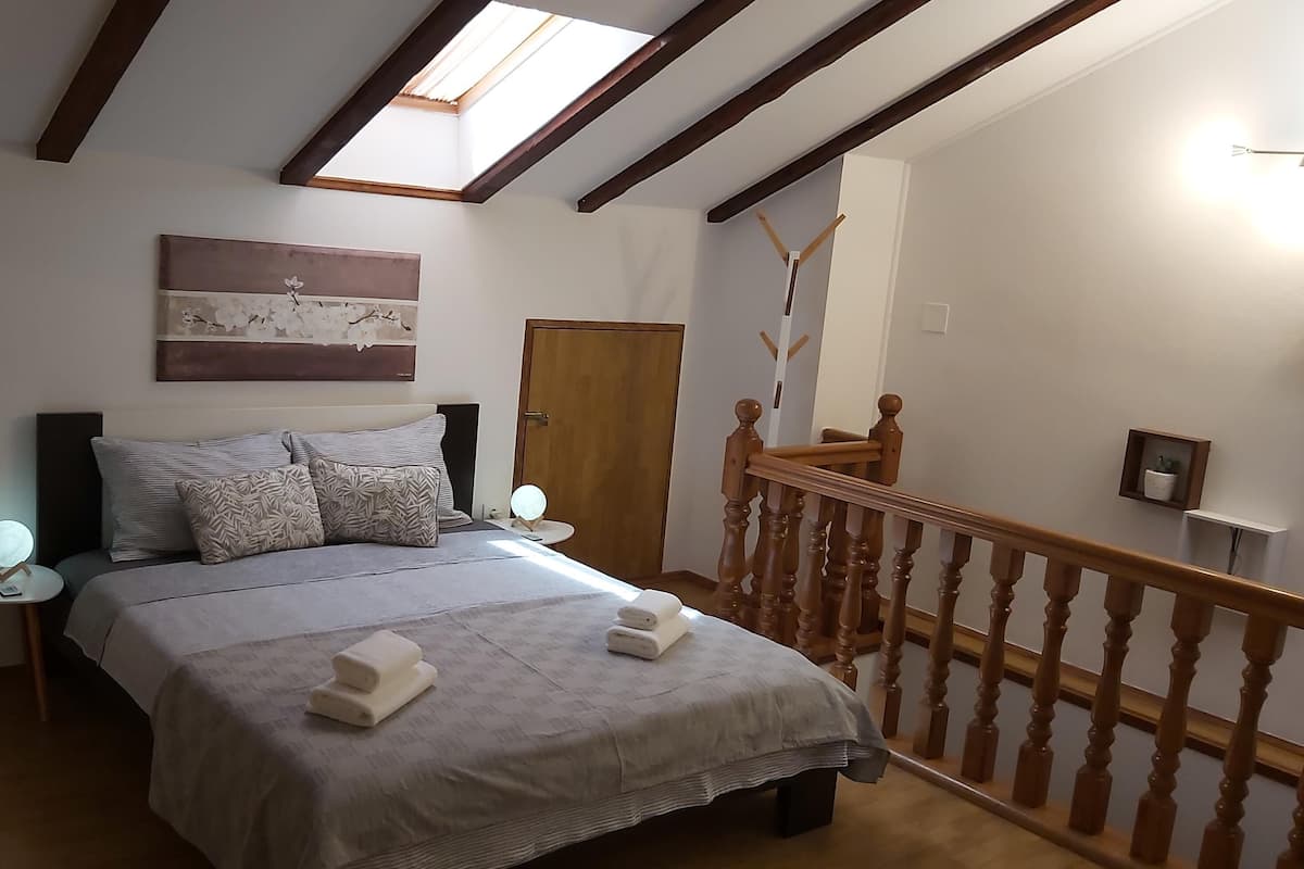 Double Room, 1 Queen Bed (2nd Floor)