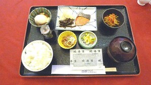 A tray with various dishes, a menu, and a drink. - Hotel Amuse Tomioka (Tomioka)