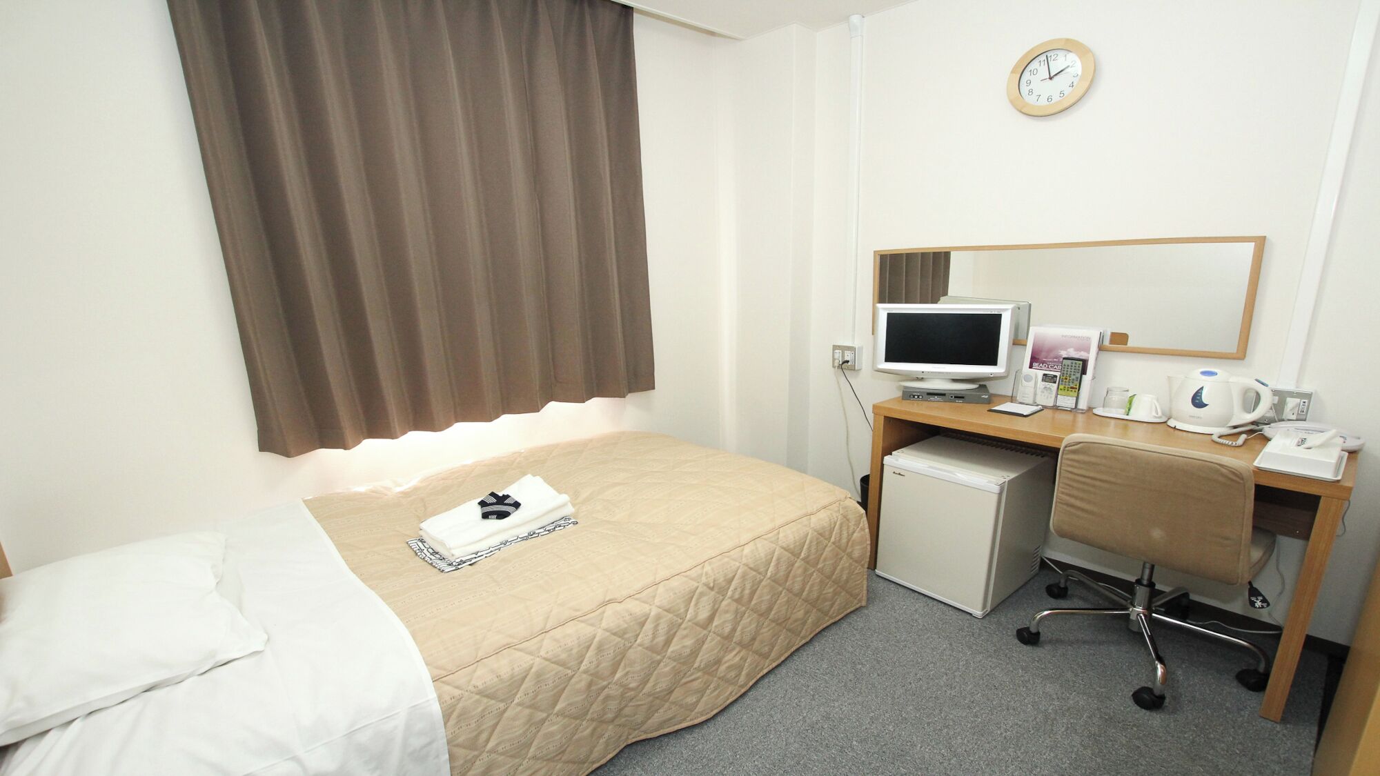 In-room safe, WiFi (free)