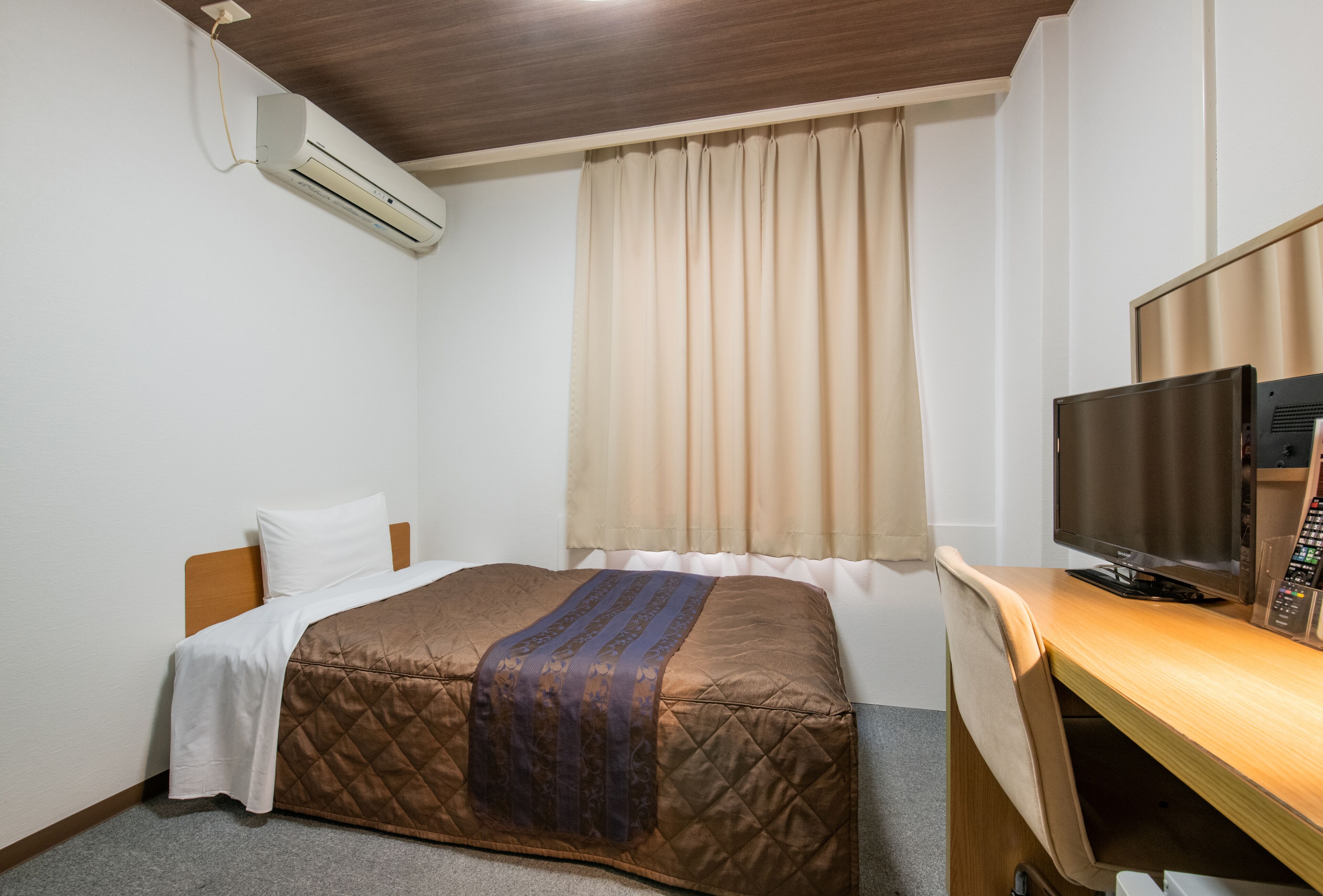 Quarto standard, para não fumantes (Semi Double, Outbath) | Cofres nos quartos, Wi-Fi de cortesia