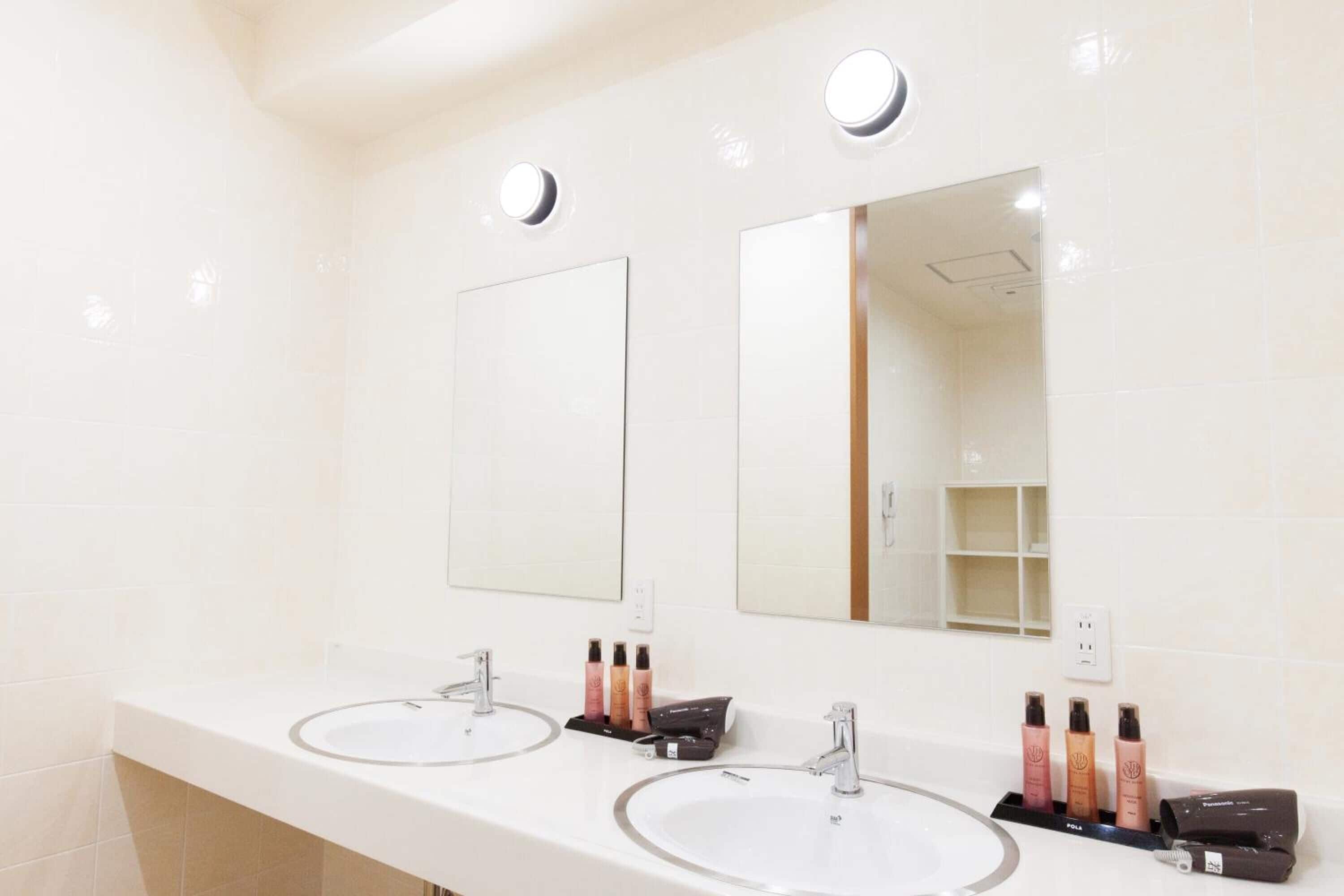 free toiletries, slippers, electronic bidet, towels