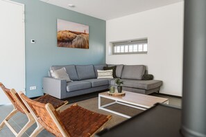 Luxury Bungalow (8 persons) | Sala de estar | Smart TV
