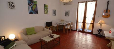 Apartment, 2 Bedrooms | Living area