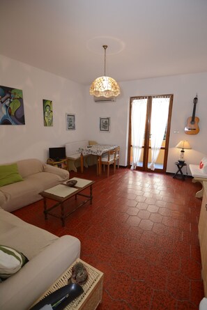 Apartment, 2 Bedrooms | Living area | Flat-screen TV - Casa Orata (Alghero)