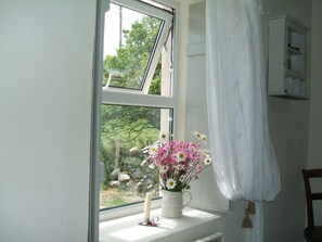 Interior - Traditional 5 Star self catering cottage with private fishing. Super host status (Clifden)