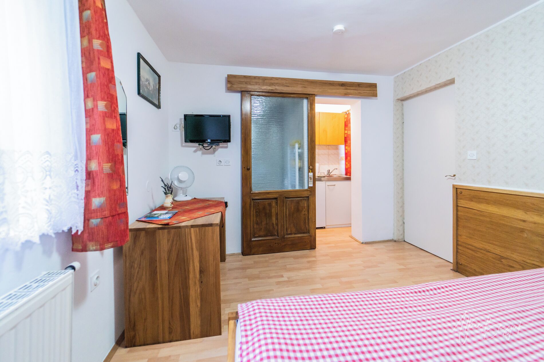 Studio | Desk, iron/ironing board, free cribs/infant beds, free WiFi