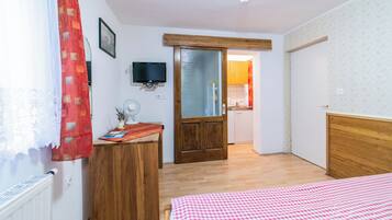 Studio | Desk, iron/ironing board, free cribs/infant beds, free WiFi
