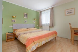 Family Room | Desk, iron/ironing board, free cribs/infant beds, free WiFi - Panorama B&B (Ptuj)