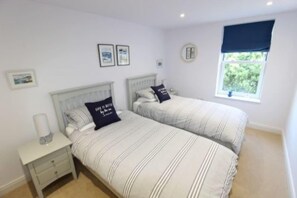 公寓 | 起居區 | 30-吋電視，提供數位頻道