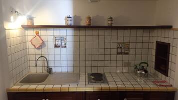 Refrigerador, placa de cocina, tetera/pava eléctrica