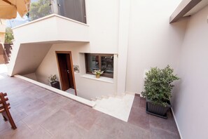 Stylish entrance with a beautiful flower arrangement and a potted plant.