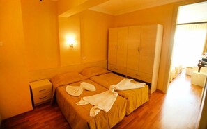 Chambre familiale | Accès au Wi-Fi (inclus), literie fournie, accessible en fauteuil roulant