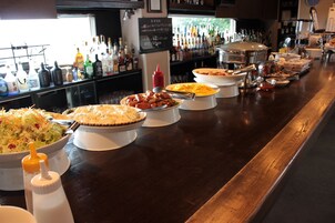 Daily buffet breakfast (JPY 550 per person)