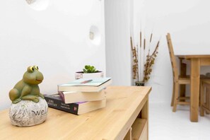 Ferienhaus | Wohnbereich | 32-Zoll-Flachbildfernseher mit Digitalempfang, Smart-TV