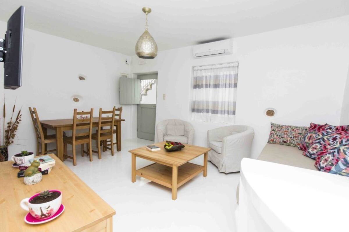 Ferienhaus | Wohnbereich | 32-Zoll-Flachbildfernseher mit Digitalempfang, Smart-TV