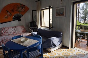 Appartamento, 2 camere da letto | Area soggiorno | TV