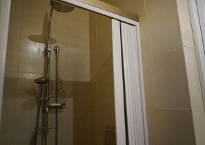 Apartment, 2 Bedrooms | Bathroom shower - Casa Polpo (Alghero)