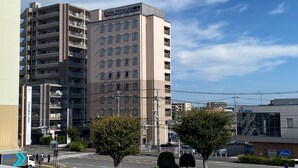A multi-story hotel with a modern design, featuring a flat roof and numerous windows. - HOTEL CROWN HILLS TSUCHIURAEKIHIGASHI (Tsuchiura)