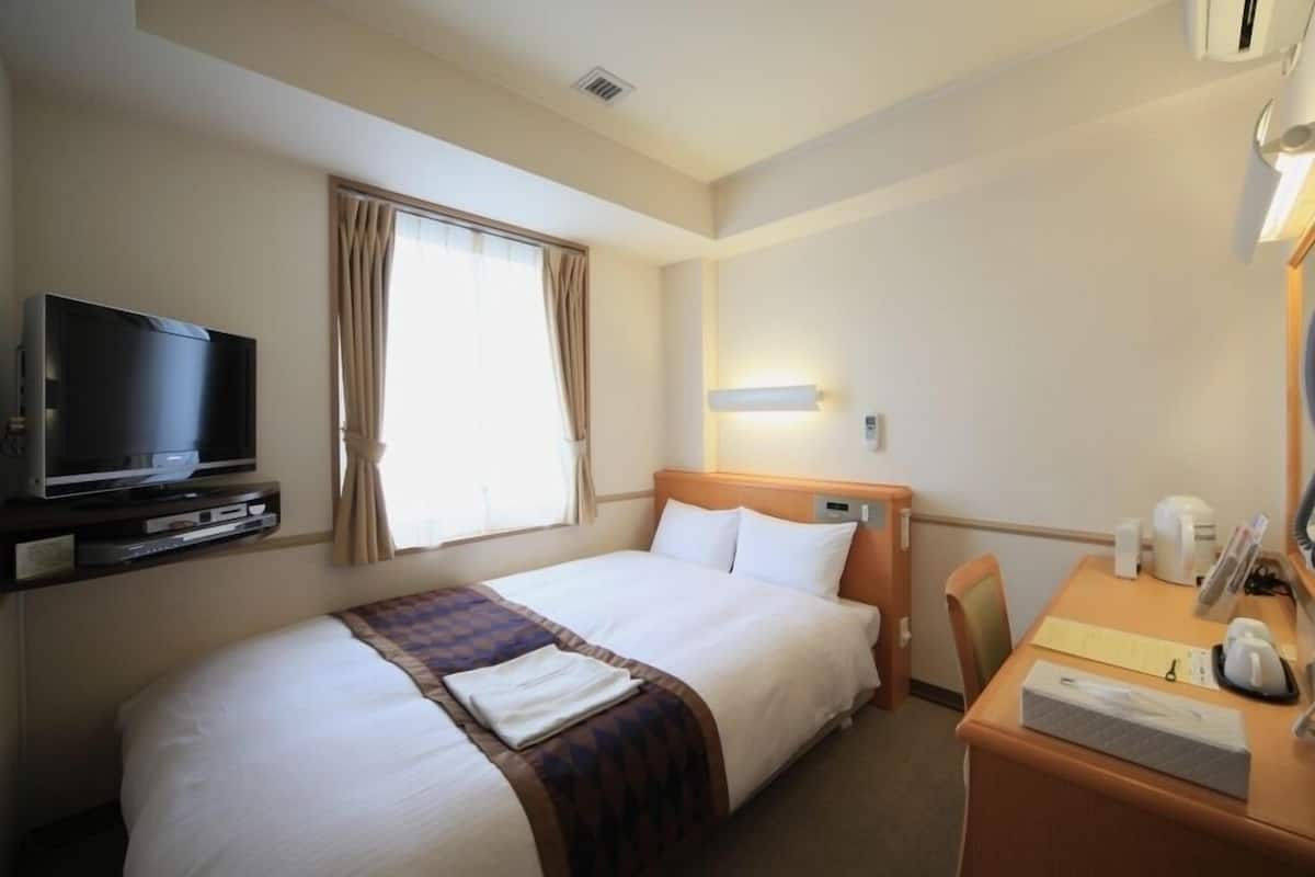 1 bedroom, desk, free wifi, bed sheets