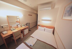 Työpöytä, ilmainen Wi-Fi, vuodevaatteet