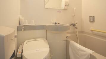 Combined shower/bathtub, deep-soaking bathtub, free toiletries