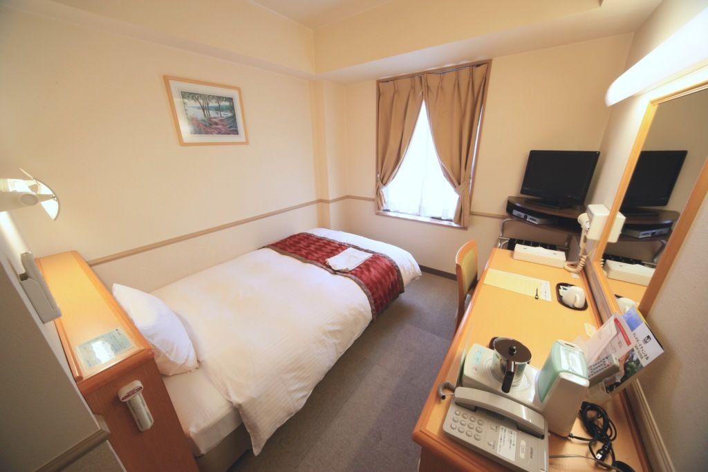 1 bedroom, desk, free wifi, bed sheets