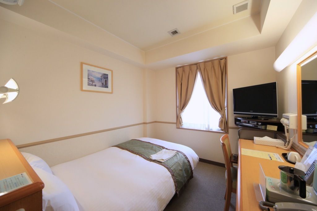 1 bedroom, desk, free wifi, bed sheets