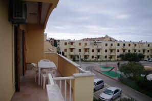 Apartment, 2 Schlafzimmer | Blick vom Balkon