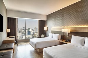 Habitación Deluxe, 2 camas matrimoniales, para no fumadores, vista a la ciudad | Vista a la ciudad