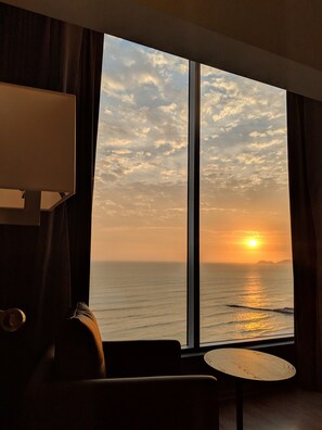 Phòng Deluxe, 1 giường cỡ king, sát bãi biển | Quang cảnh mặt nước