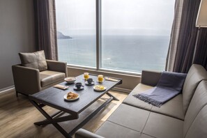 Phòng Suite Junior, 1 giường cỡ king, sát bãi biển (View) | Quang cảnh biển
