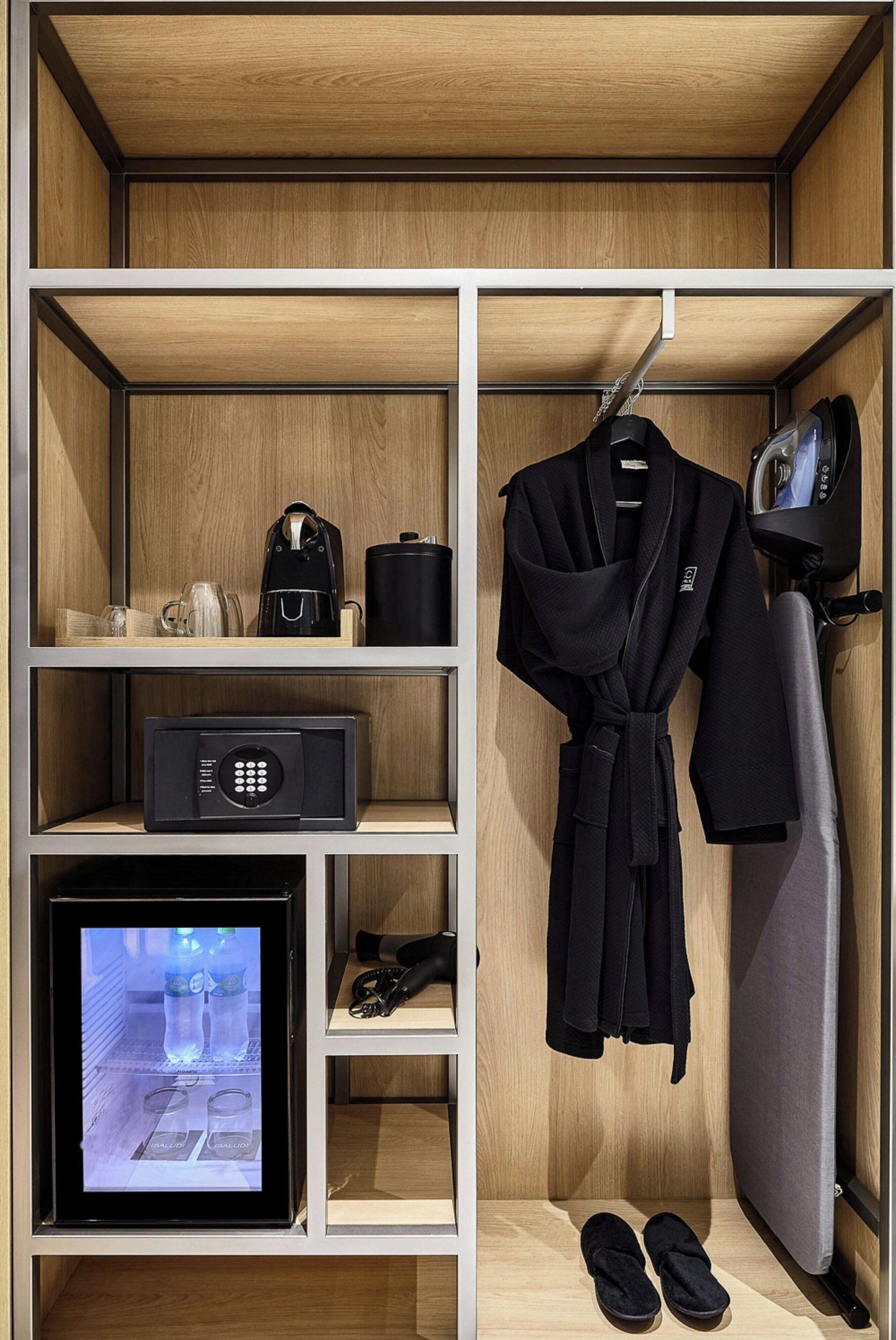 junior suite, 1 king bed, non smoking, oceanfront (view) | 1 bedroom, premium bedding, down duvets, pillow-top beds