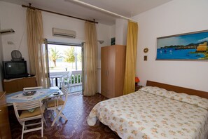 Iron/ironing board, cribs/infant beds, rollaway beds, WiFi - Casa Posidonia (Alghero)