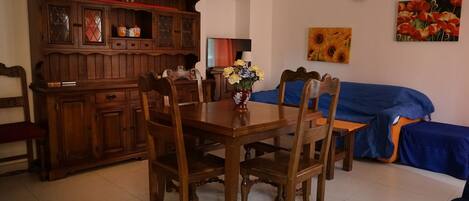 Apartment, 1 Schlafzimmer | Wohnbereich | Flachbildfernseher