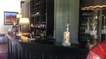 Bar (trong khuôn viên)