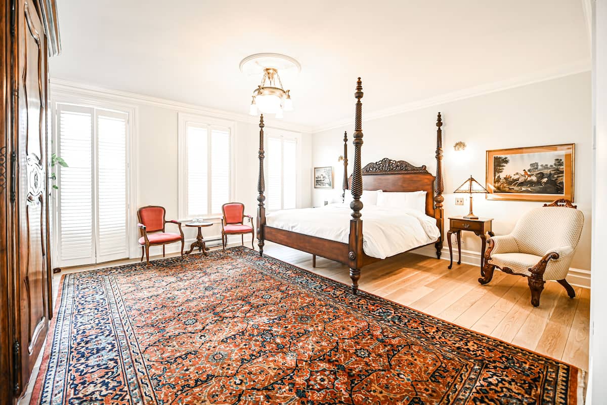 Superior Room, 1 King Bed, Balcony, Annex Building | 1 bedroom, premium bedding, down comforters, individually decorated