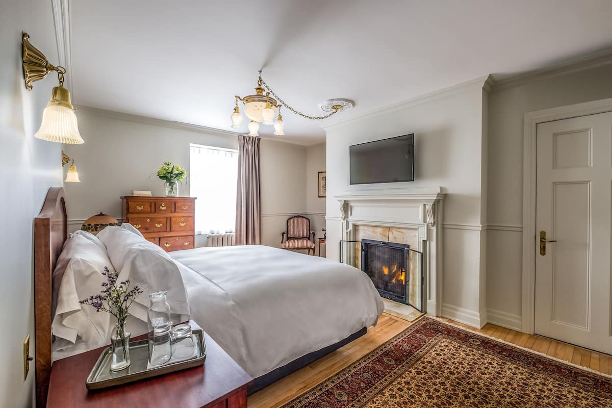 1 bedroom, premium bedding, down comforters, individually decorated