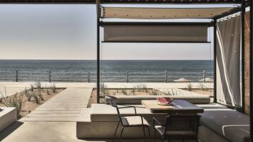 해변에 위치, 일광욕 의자, 비치 파라솔, 비치 타월