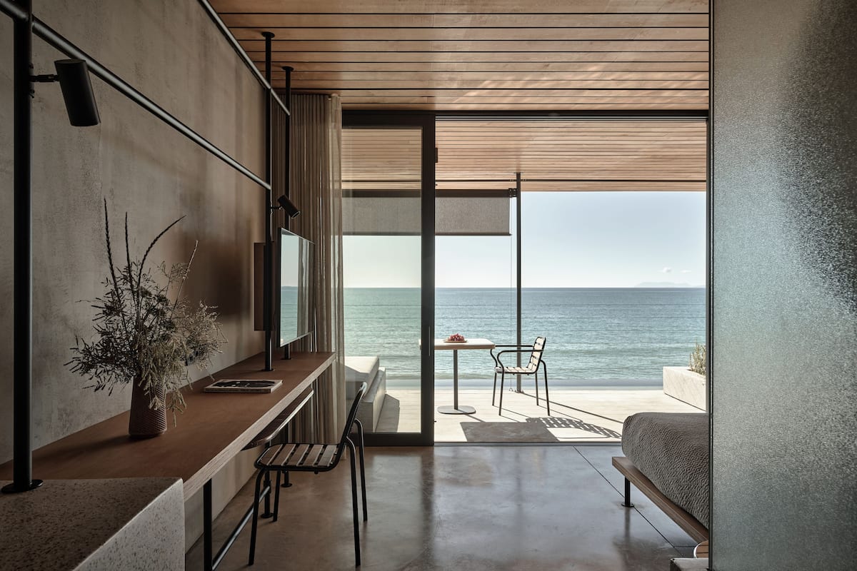 Seaview Terrace Suite | มินิบาร์, ตู้นิรภัยในห้องพัก, โต๊ะทำงาน, ห้องเก็บเสียง
