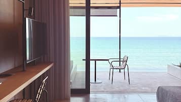 Seaview Terrace Suite | 미니바, 객실 내 금고, 각각 다른 스타일의 인테리어, 각각 다르게 가구 비치