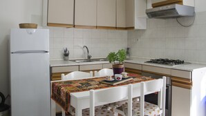 Leilighet, 2 soverom | Eget kjøkken | Kjøleskap, ovn, kokeplater og kjøkkenutstyr
