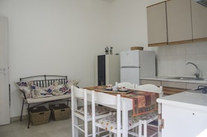 Appartement, 2 chambres | Restauration dans la chambre