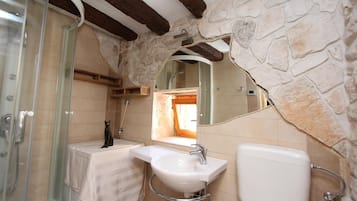Apartemen, 2 kamar tidur | Kamar mandi | Shower, pengering rambut, dan handuk