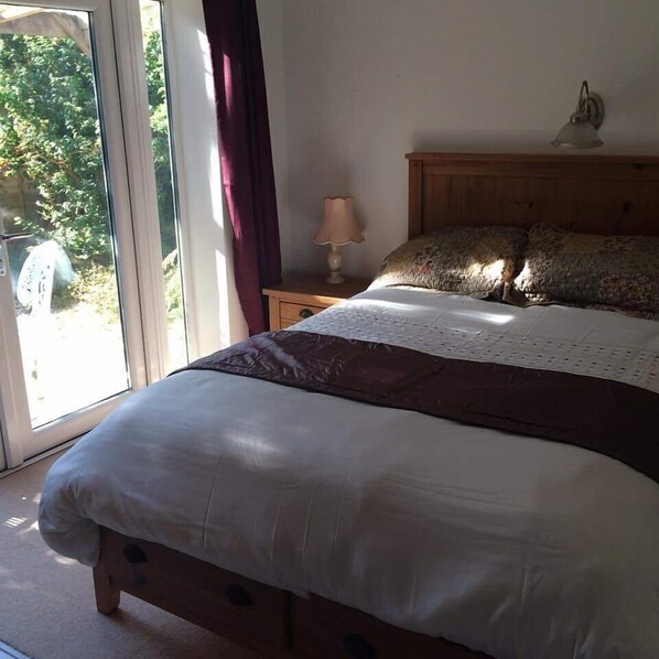 واي فاي مجانًا وملاءات أسرّة