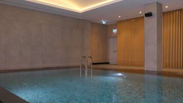 Indoor pool, pool loungers