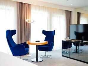 Minibar, desk, laptop workspace, soundproofing - Novotel Bishkek City Center (Bishkek)