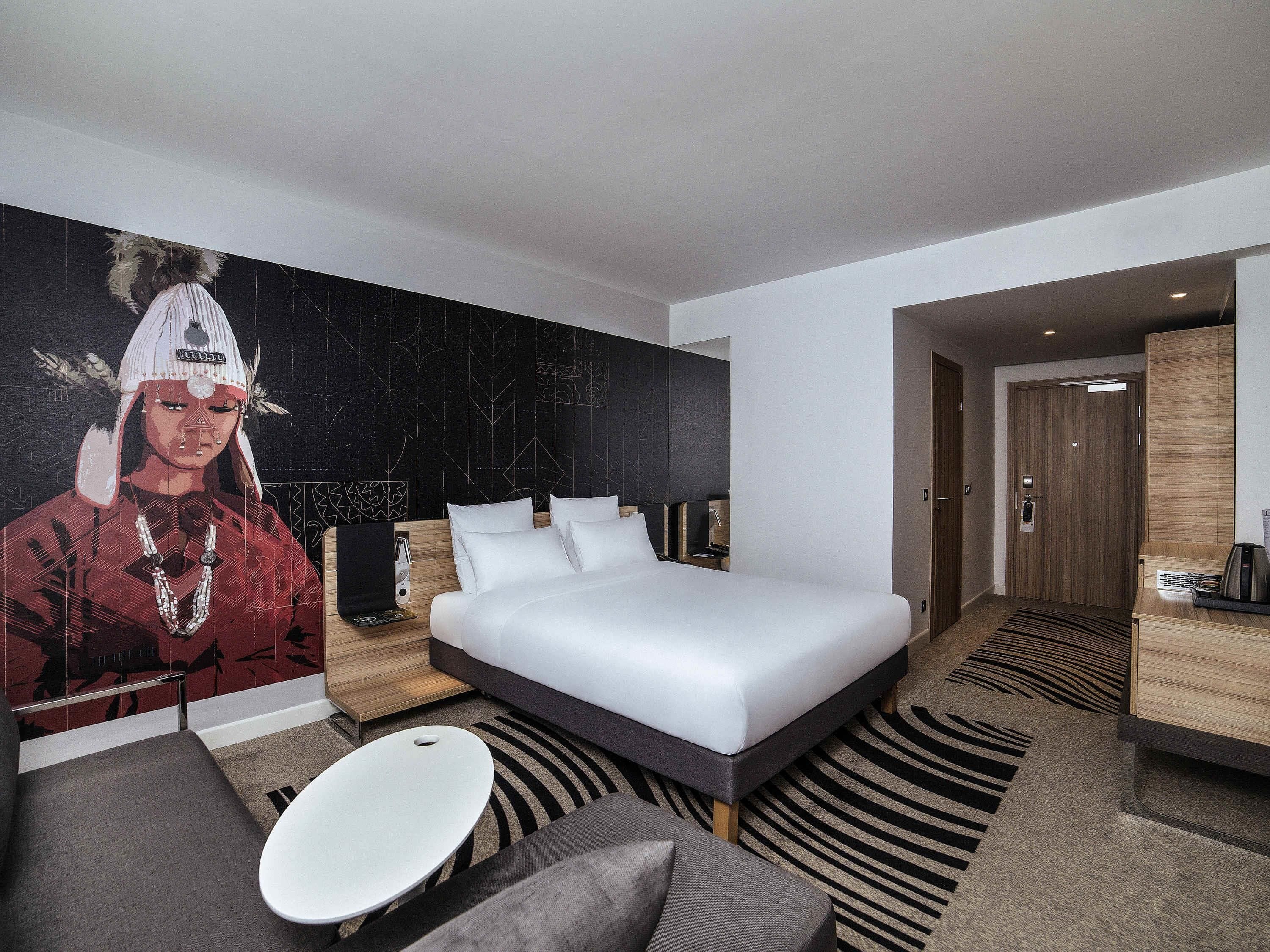 Superior Room, 1 Queen Bed | Minibar, desk, laptop workspace, soundproofing