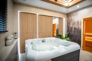 Bañera de hidromasaje interior